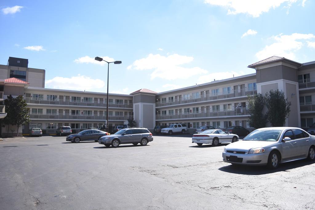 Econo Hospedaje Downtown Louisville Exterior foto